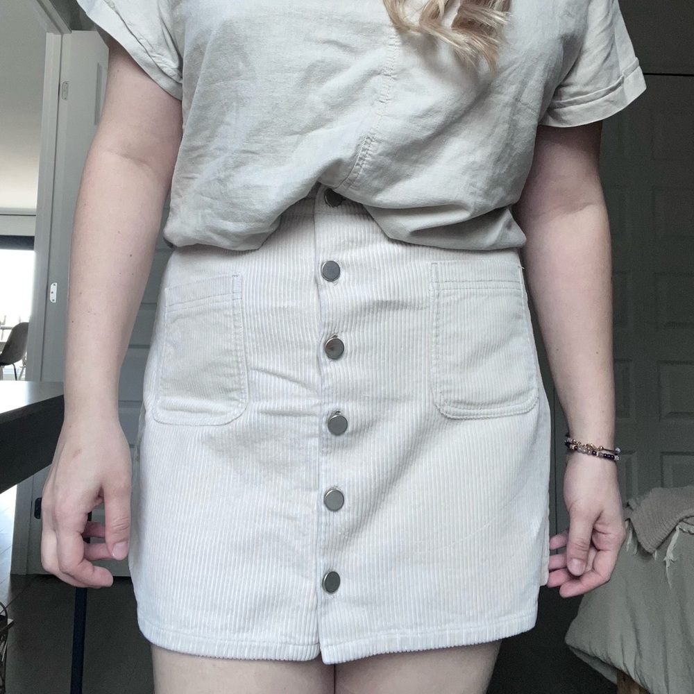 Little cream skirt in L - TWIK
